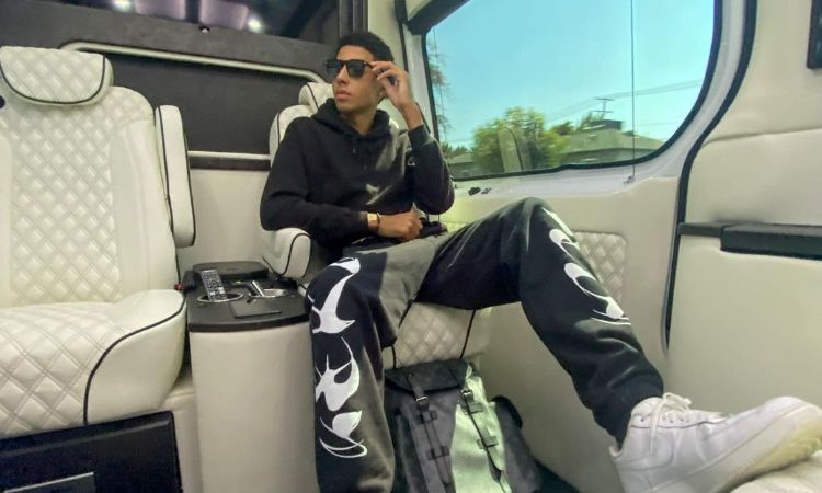 Preston Pippen showing off his luxurious life.